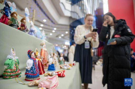 洲里：中俄蒙传统手艺交流热pg电子免费模拟器游戏满(图1)