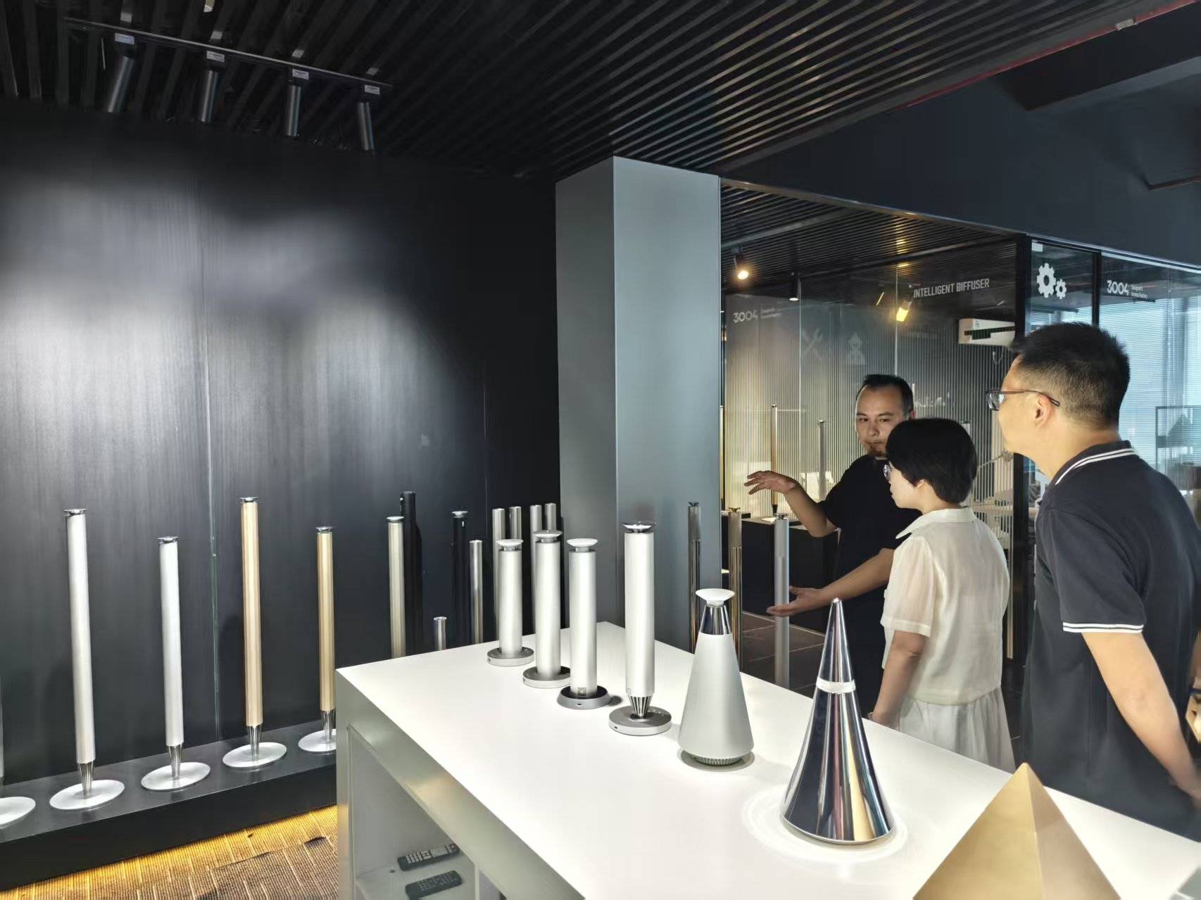 与工业设计学会领导莅临3004工厂pg电子模拟器免费试玩佛山工信局(图1)